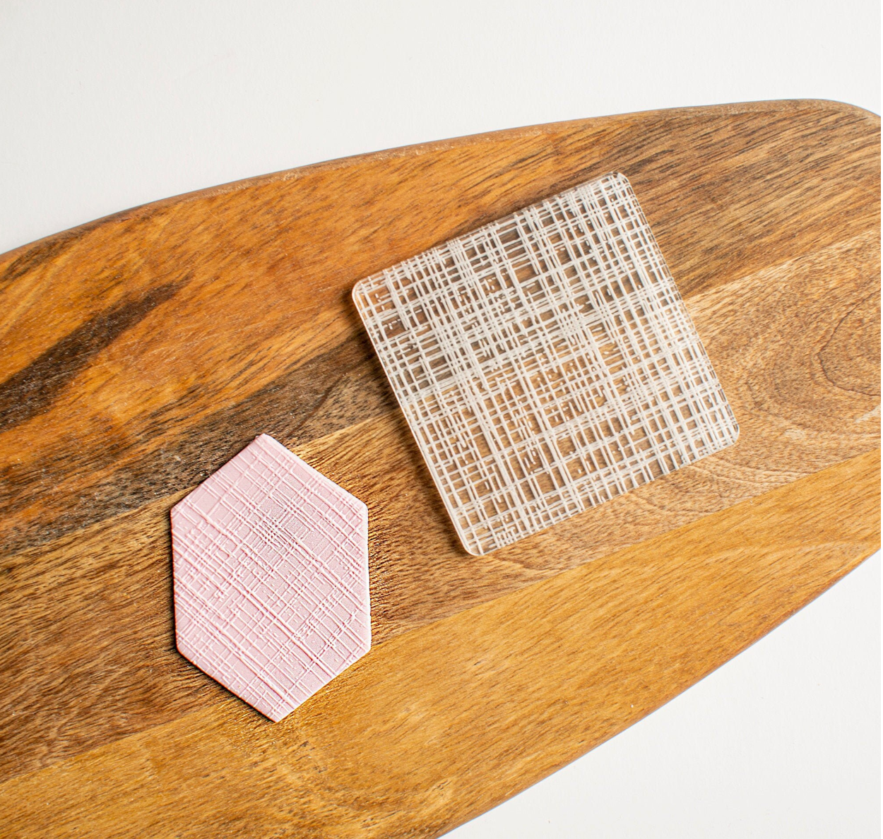 Linen Pattern Fondant Embosser - Harwill & Fox